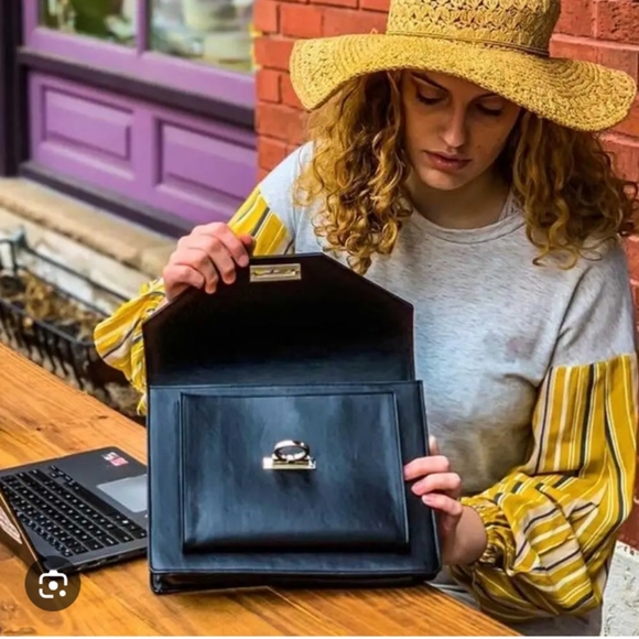 NWT Tablet Messenger Bag with RFID/Touchscreen-Black - Picture 9 of 17